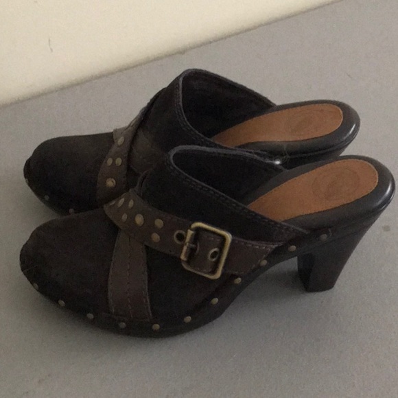 Shoes - Picture 2 of 6